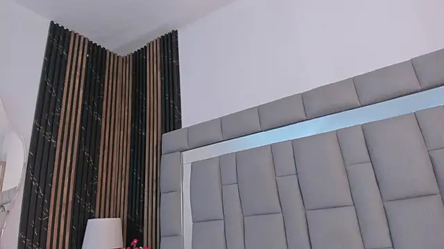 vivianne scott online show from March 9, 2026, 12:41 pm