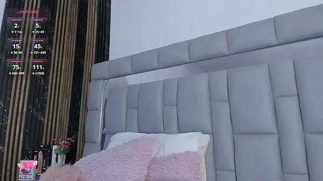 vivianne scott online show from November 18, 2025, 12:19 pm