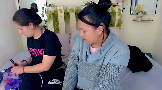 Sharon et Khloe12 online show from December 4, 2024, 7:28 pm