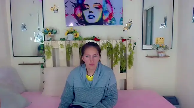 Sharon et Khloe12 online show from December 7, 2024, 2:58 am