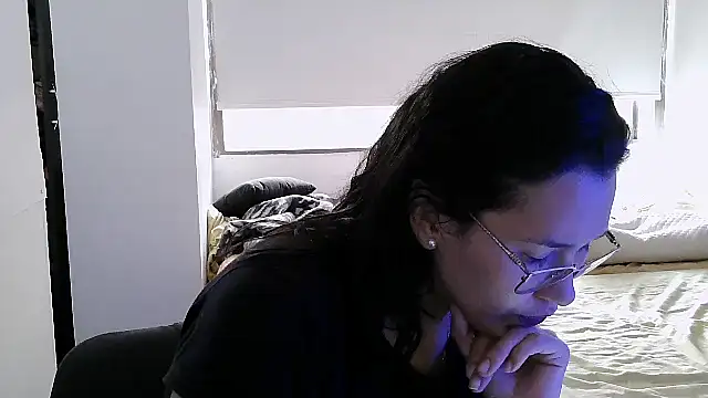 luxandracon23 online show from October 11, 2025, 4:08 pm