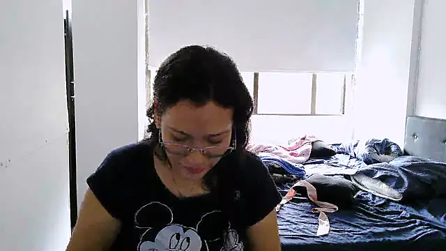 luxandracon23 online show from October 7, 2025, 3:46 pm