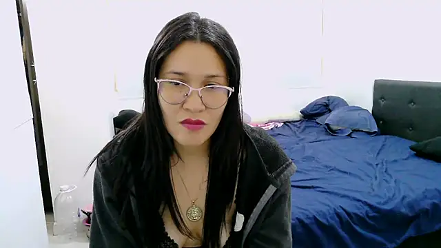 luxandracon23 online show from October 3, 2025, 6:53 pm