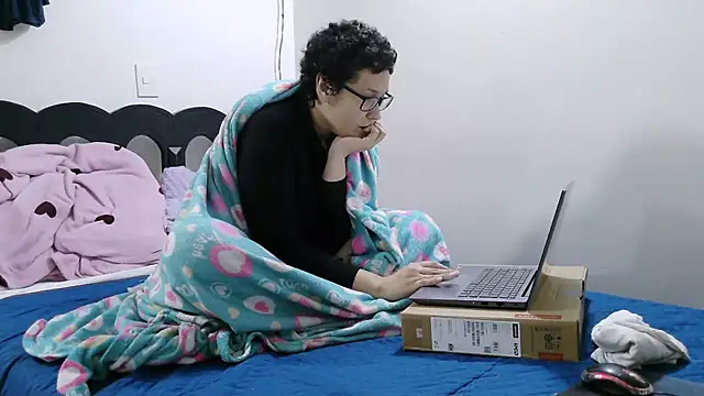 luxandracon23 online show from March 25, 2026, 1:10 pm