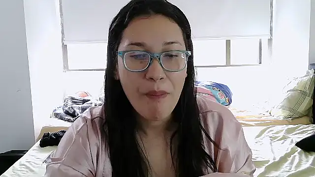 luxandracon23 online show from October 16, 2025, 1:52 pm