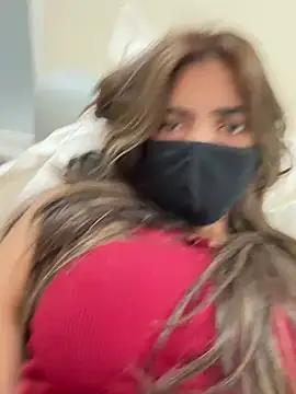 Lunaxx001 online show from April 7, 2026, 7:26 pm