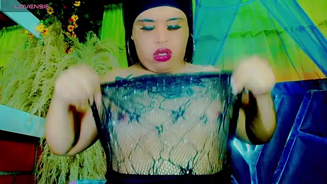 nauthyvalentina online show from May 23, 2026, 5:12 pm