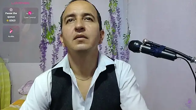 Snapshot of yazforeSolo chatting on September 17, 2025, 2:41 pm yazforeSolo online show from September 17, 2025, 2:41 pm