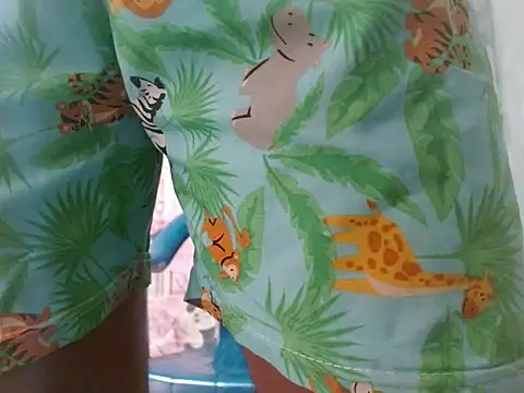 Snapshot of fernandez_latinblackk chatting on October 17, 2025, 11:34 am fernandez latinblackk online show from October 17, 2025, 11:34 am