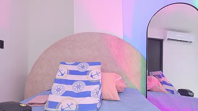 Sofia martiin online show from November 25, 2025, 3:07 am