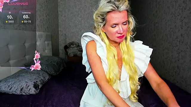 Snapshot of Luna__Lewis chatting on January 29, 2025, 5:24 pm Luna Lewis online show from January 29, 2025, 5:24 pm