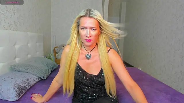 Snapshot of Luna__Lewis chatting on January 18, 2025, 8:20 am Luna Lewis online show from January 18, 2025, 8:20 am