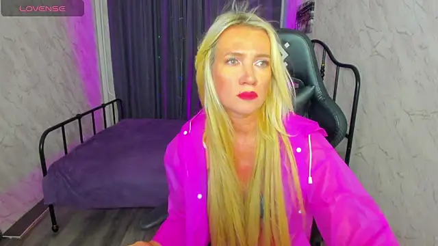 Snapshot of Luna__Lewis chatting on February 22, 2025, 11:35 am Luna Lewis online show from February 22, 2025, 11:35 am