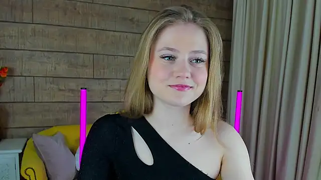 SelinSwarovski online show from February 24, 2025, 7:41 pm