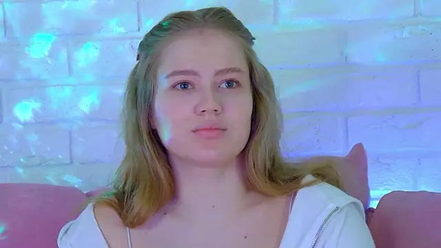 SelinSwarovski online show from October 10, 2025, 10:32 pm