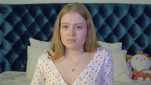 SelinSwarovski online show from October 13, 2025, 4:19 pm