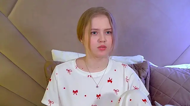 SelinSwarovski online show from December 16, 2025, 4:28 am