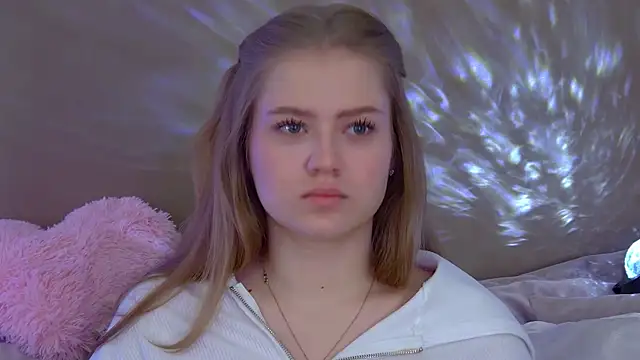 SelinSwarovski online show from October 3, 2025, 6:09 pm