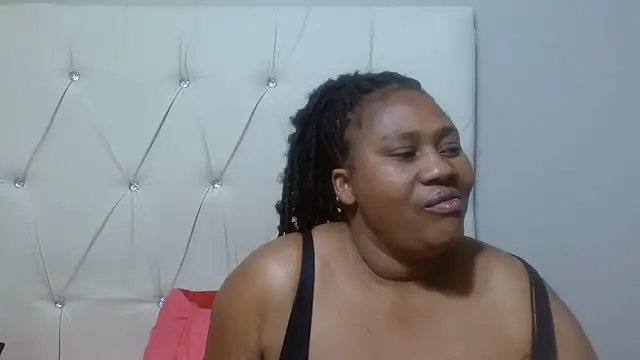 AuntyBigMadam87 online show from September 13, 2025, 7:03 pm