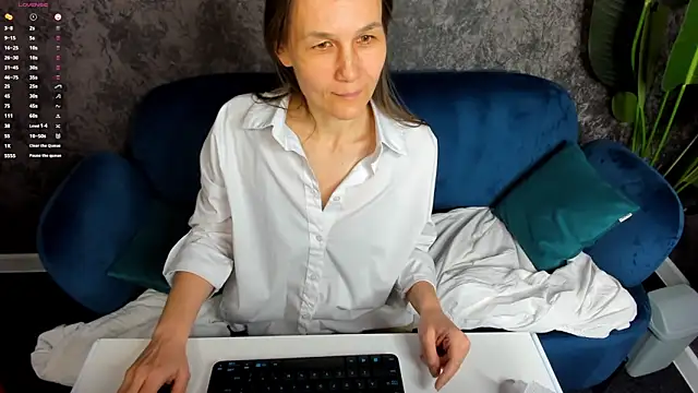 Lillian White online show from February 24, 2025, 1:31 pm