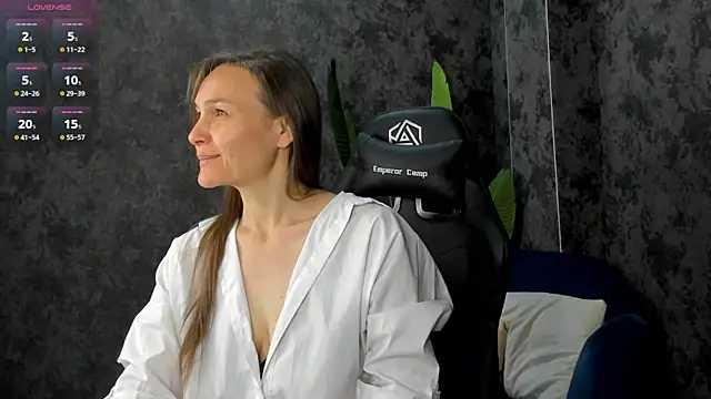 Lillian White online show from October 11, 2025, 12:00 am