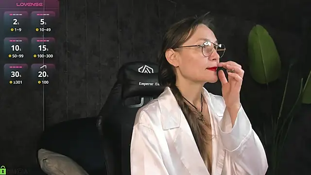 Lillian White online show from June 3, 2026, 12:55 am