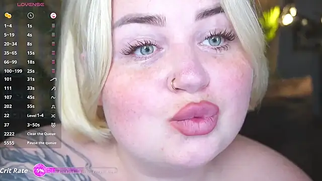 Snapshot of ZaraReignn chatting on October 11, 2025, 7:37 pm ZaraReignn online show from October 11, 2025, 7:37 pm