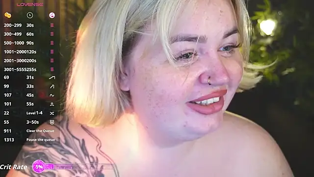 Snapshot of ZaraReignn chatting on November 2, 2025, 8:36 pm ZaraReignn online show from November 2, 2025, 8:36 pm