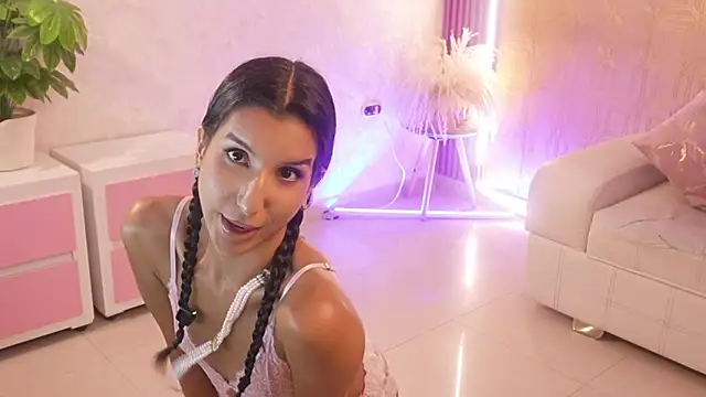 Bella19  online show from May 26, 2026, 8:29 pm