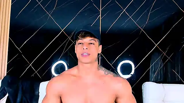 Owen Muzcle online show from October 8, 2025, 10:17 am