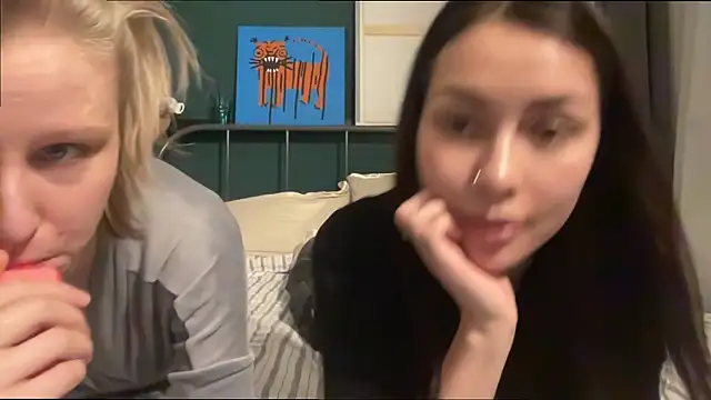 KatiKate online show from November 6, 2025, 3:49 pm