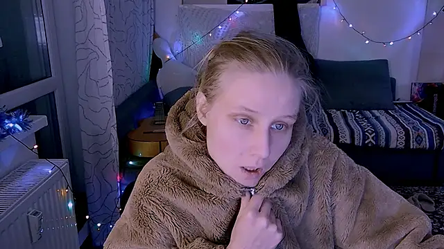 KatiKate online show from February 3, 2025, 4:52 pm