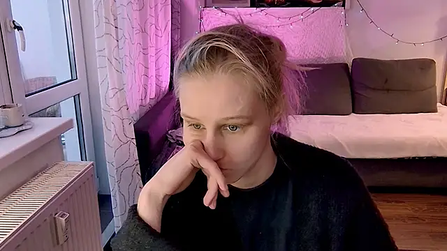 KatiKate online show from February 8, 2025, 2:16 pm