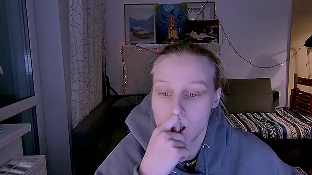 KatiKate online show from February 6, 2025, 6:24 pm