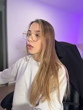 Snapshot of SophieRaily_ chatting on February 25, 2026, 10:09 pm SophieRaily online show from February 25, 2026, 10:09 pm