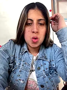 girl anni online show from October 1, 2025, 12:09 pm