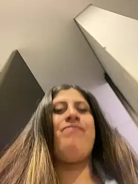 girl anni online show from March 8, 2025, 3:13 pm