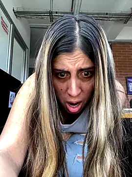 girl anni online show from October 3, 2025, 8:54 pm