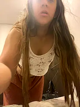 girl anni online show from October 30, 2025, 2:25 pm