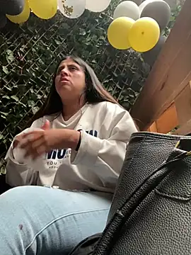 girl anni online show from March 4, 2025, 8:05 pm