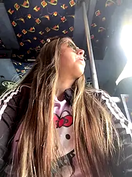 girl anni online show from September 21, 2025, 7:19 pm