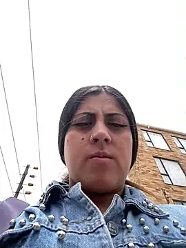 girl anni online show from March 13, 2025, 5:39 pm