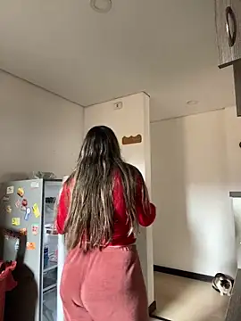 girl anni online show from October 29, 2025, 3:55 pm