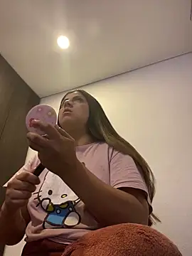 girl anni online show from March 6, 2025, 4:07 pm