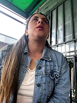 girl anni online show from October 22, 2025, 10:19 pm