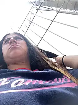 girl anni online show from March 11, 2025, 5:35 pm