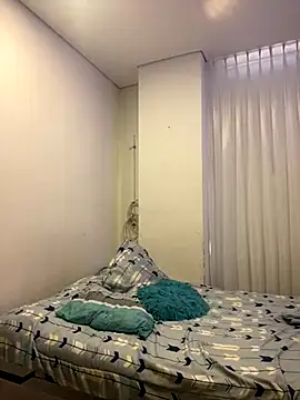 girl anni online show from October 24, 2025, 4:50 pm