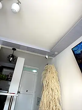 girl anni online show from October 15, 2025, 4:26 pm