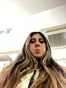 girl anni online show from October 11, 2025, 4:19 pm