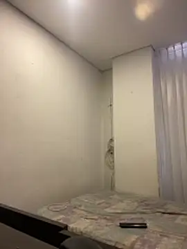 girl anni online show from October 31, 2025, 3:08 pm